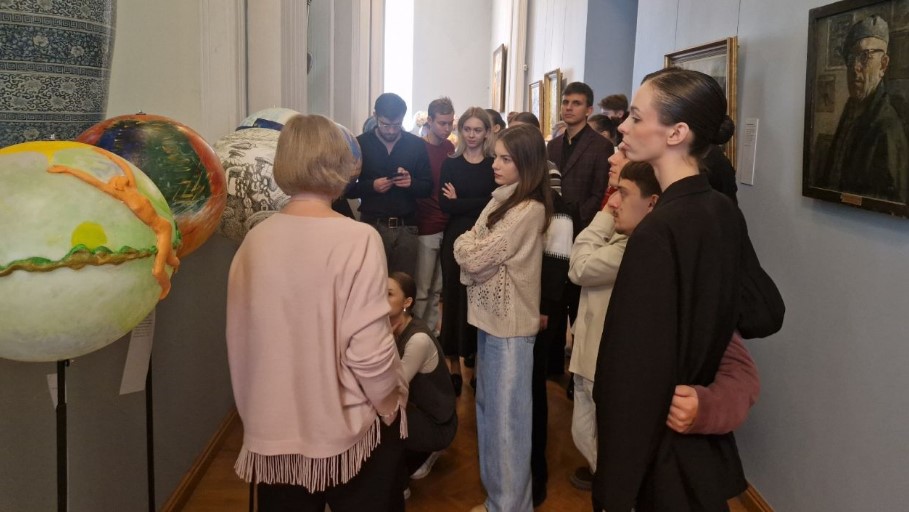 Юным театралам из регионов ПФО показали планеты саратовских художников